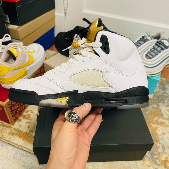Like New Youth Sz 7Y (Euro Sz 40) Jordan 5 Retro BG Sneakers Olympic Gold Metal - Picture 10 of 15